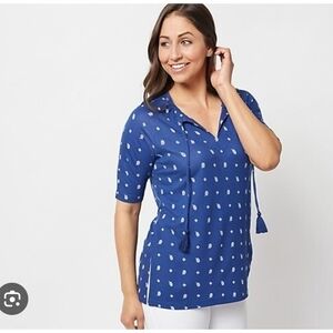 Isaac Mizrahi Blue and White Patterned Blouse